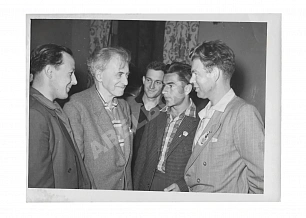 Великжанин, Л.А. Илья Эренбург среди немецких студентов - фотография