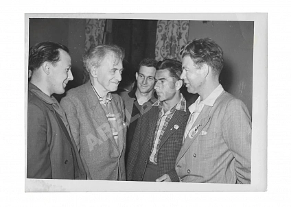 Великжанин, Л.А. Илья Эренбург среди немецких студентов - фотография