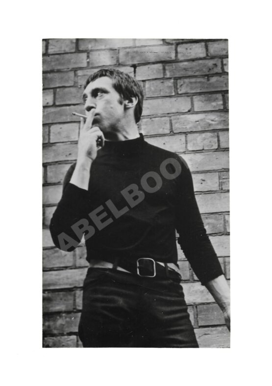 Фотография Владимира Высоцкого с сигаретой Фотография Владимира Высоцкого с сигаретой