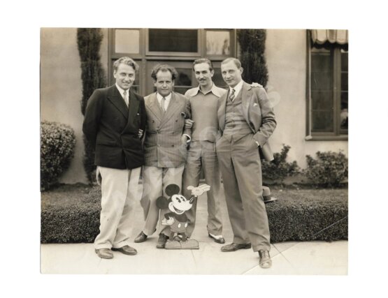 Г. Александров, С. Эйзенштейн, У. Дисней, Э. Тиссэ в студии Диснея в Голливуде - фотография Г. Александров, С. Эйзенштейн, У. Дисней, Э. Тиссэ в студии Диснея в Голливуде - фотография