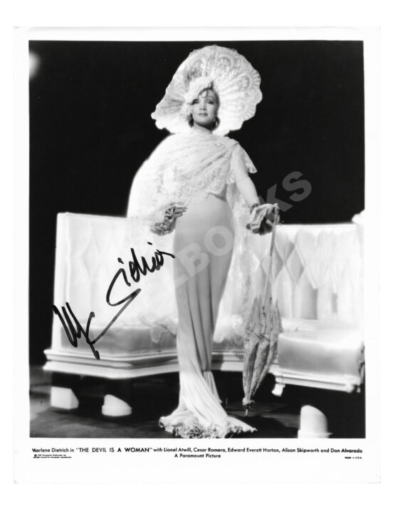 Фотография Марлен Дитрих в образе Кончиты Перес [автограф]