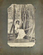 Альбом фотооткрыток со сценами и персонажами из спектакля по пьесе Чехова «Дядя Ваня» в МХТ