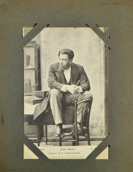 Антикварная книга Альбом фотооткрыток со сценами и персонажами из спектакля по пьесе Чехова «Дядя Ваня» в МХТ