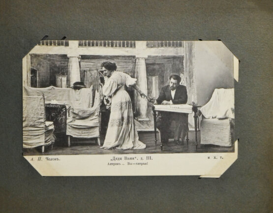 Антикварная книга Альбом фотооткрыток со сценами и персонажами из спектакля по пьесе Чехова «Дядя Ваня» в МХТ