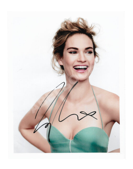 Лили Джеймс [автограф]