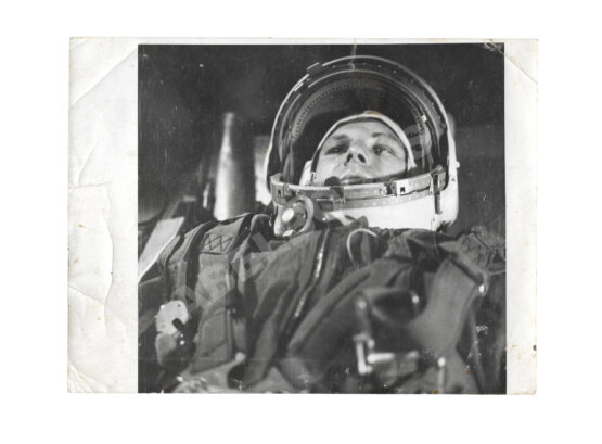 Юрий Гагарин в кабине космического корабля «Восток» перед полётом в космос 12 апреля 1961 года.