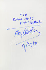 Брэдбери, Р. [автограф] Кладбище для безумцев. Ещё одна повесть о двух городах.