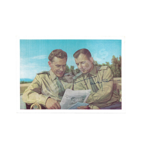 [автограф Юрия Гагарина]