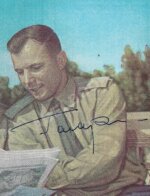 [автограф Юрия Гагарина]