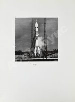 [автографы космонавтов, инженеров и спортивных комиссаров]