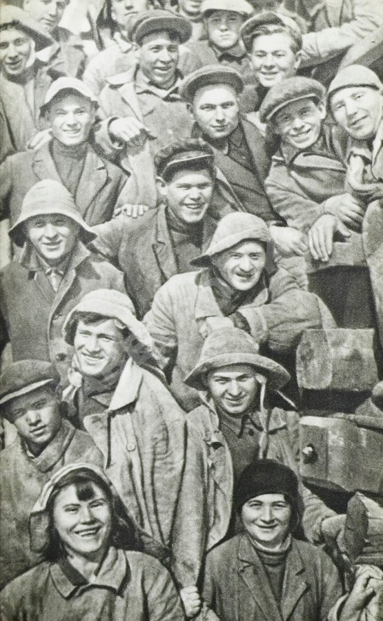 Антикварная книга Долматовский, Е.А. [автограф] Добровольцы. Первое издание. Роман в стихах