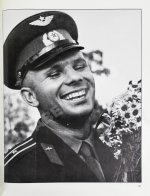 [автографы космонавтов] Юрий Гагарин. Фотодокументы Государственного архива фонда СССР
