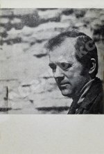 Коротич, В.А. [автограф Андрею Дементьеву] Кубатура яйца. Размышления о пребывании в Америке